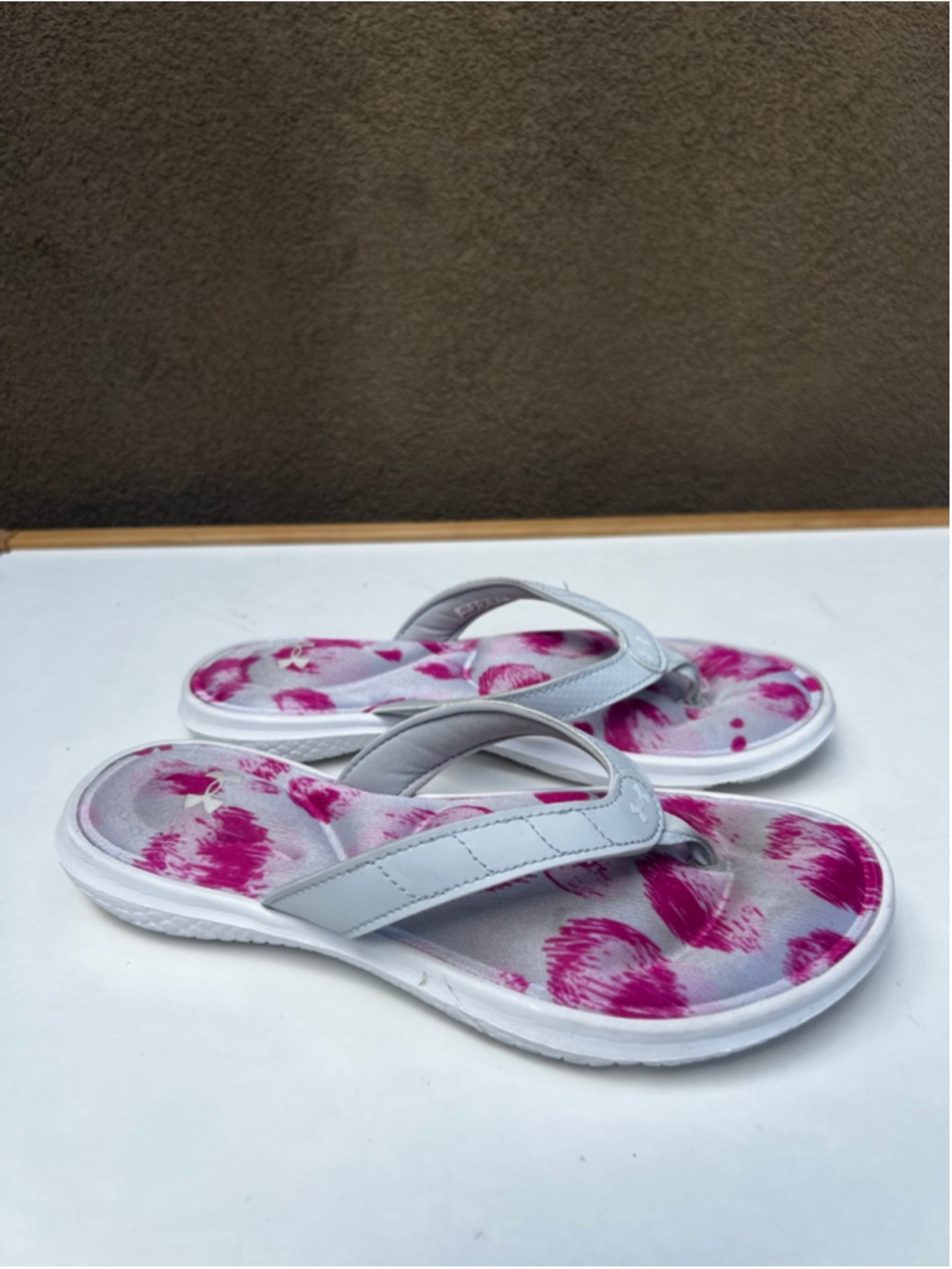 Under Armour Sandals Size 7 Pink Gray Flip Flops Cushion Comfort Soft Summer